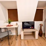Ideal Old Centre Apartment