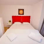 Ideal Old Centre Apartment