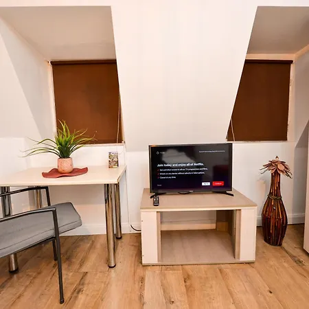 Ideal Old Centre Apartment