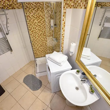 Ideal Old Centre Apartment